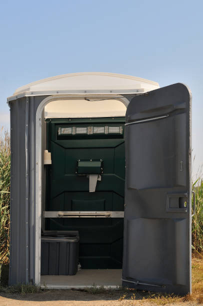 Best Luxury portable toilet rental  in San Antonio, FL